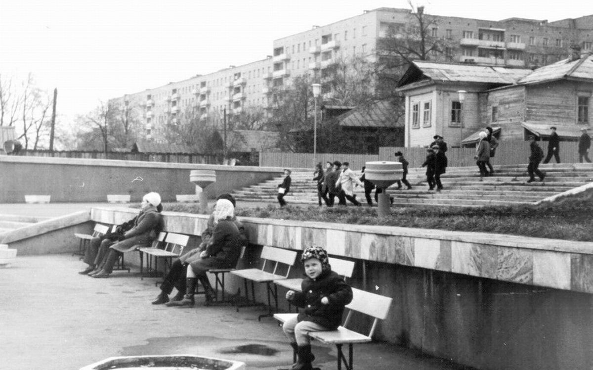 Улица Горького 152, центральная эспланада. Фото 1972 год. Ижевск.