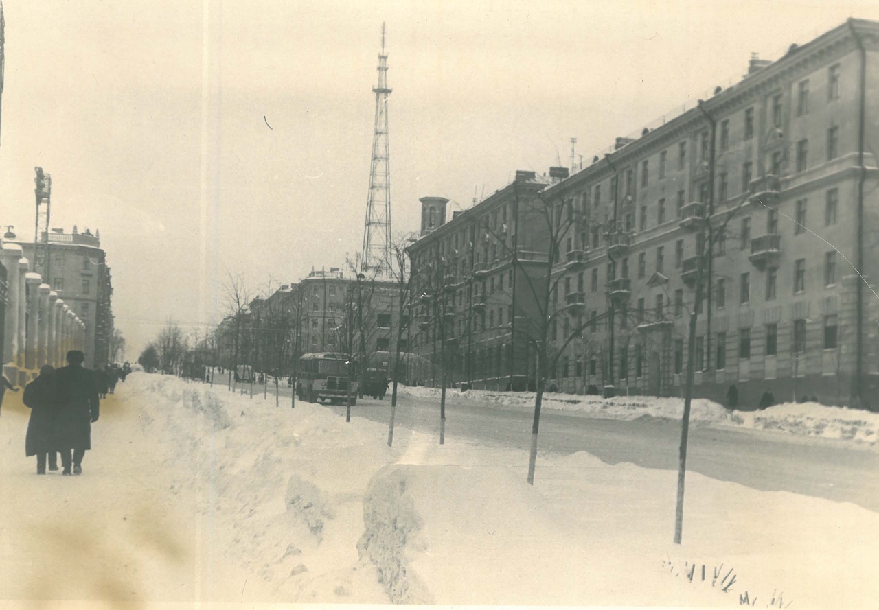 Пушкинская улица. Телевышка. Ижевск. Декабрь, 1961 год. Автор фото П. Катаев.
