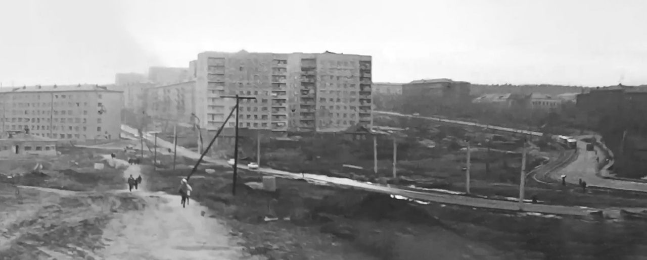 Улица 50 лет Пионерии Ижевск. Склеенное фото из кадров старого видео. Автор склейки Андрей Мартьянов.