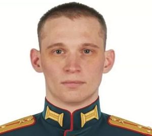Герой России - уроженец Можги, гвардии старший лейтенант Александр Ефимов.