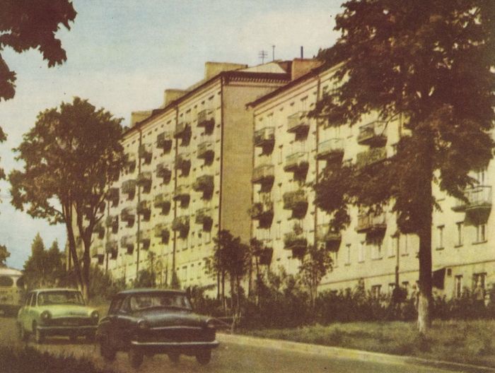 Улица Коммунаров дома №220, 222. Фотоальбом "Ижевск". 1967 год.