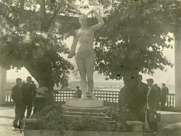 Летний сад. 1937 г. Ижевск.