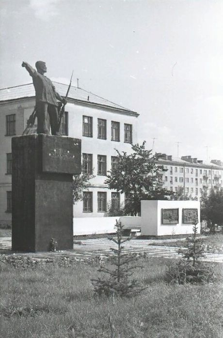 Памятник И.Д.Пастухову. 1970-ые годы. Фото: В.В.Бобылев. Коллекция НМУР. Ижевск.