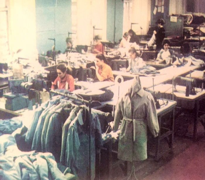 В одном из цехов швейной фабрики «Зангари».  Фото: из книги «Ижевск», 1995 год.