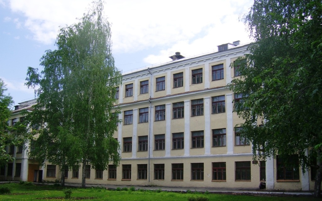 Здание 27-й школы было построено в 1938 году. Ижевск.