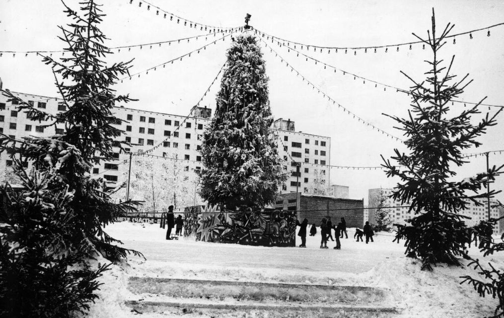 Новогодние елки на улице Ворошилова, 1989-91 гг. Ижевск.