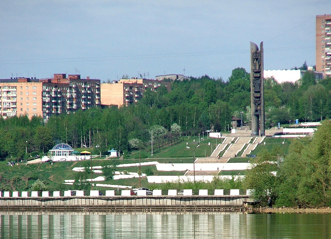 Набережная Ижевского пруда до реконструкции. Лето 2005 года. «Удмуртская правда» от 10 июня 2005 года.