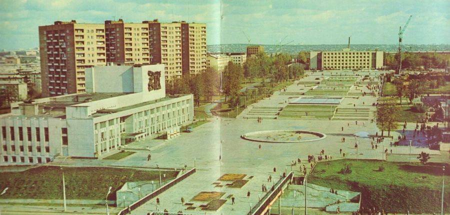 Центральная площадь альбом Ижевск. Фото 1981г.