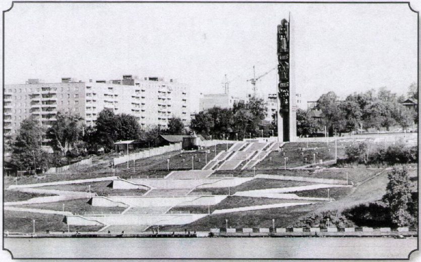 Монумент Дружбы народов с эспланадой 70-е годы. Ижевск.