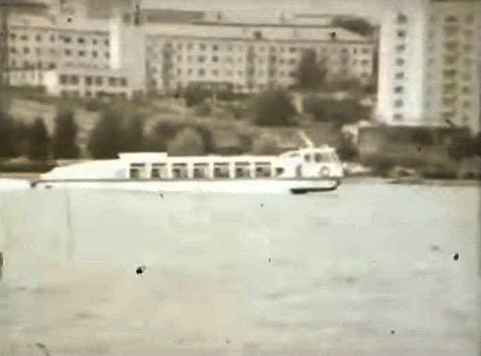 Теплоход Заря-65 на Ижевском пруду, середина 1980-х.