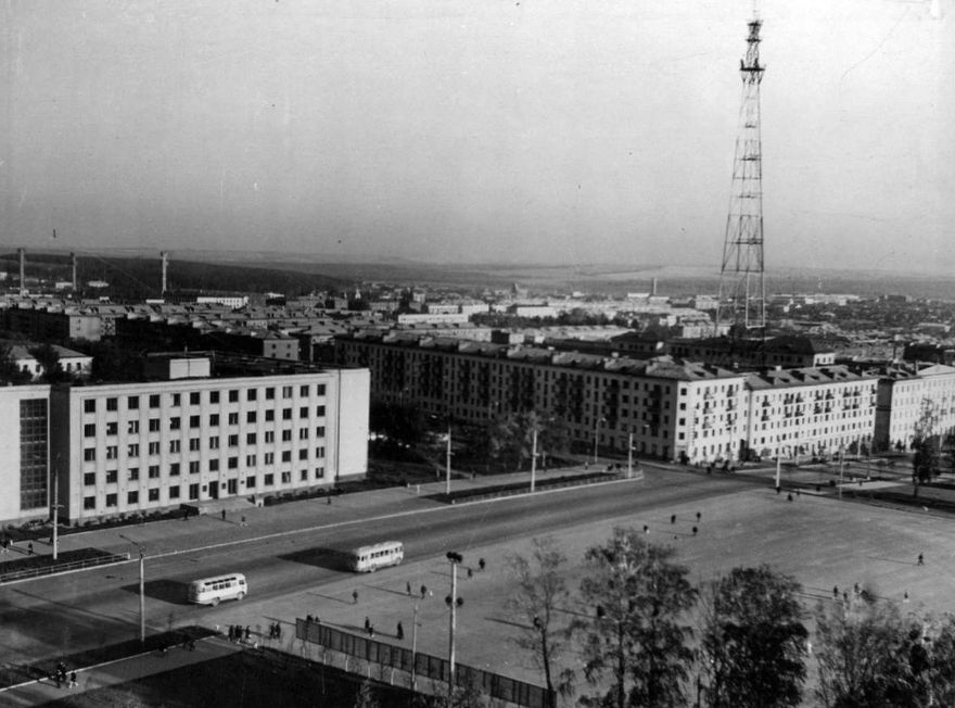 Дом правительства, телебашня, центральная площадь, улица Пушкинская в 70-х годах. Ижевск.