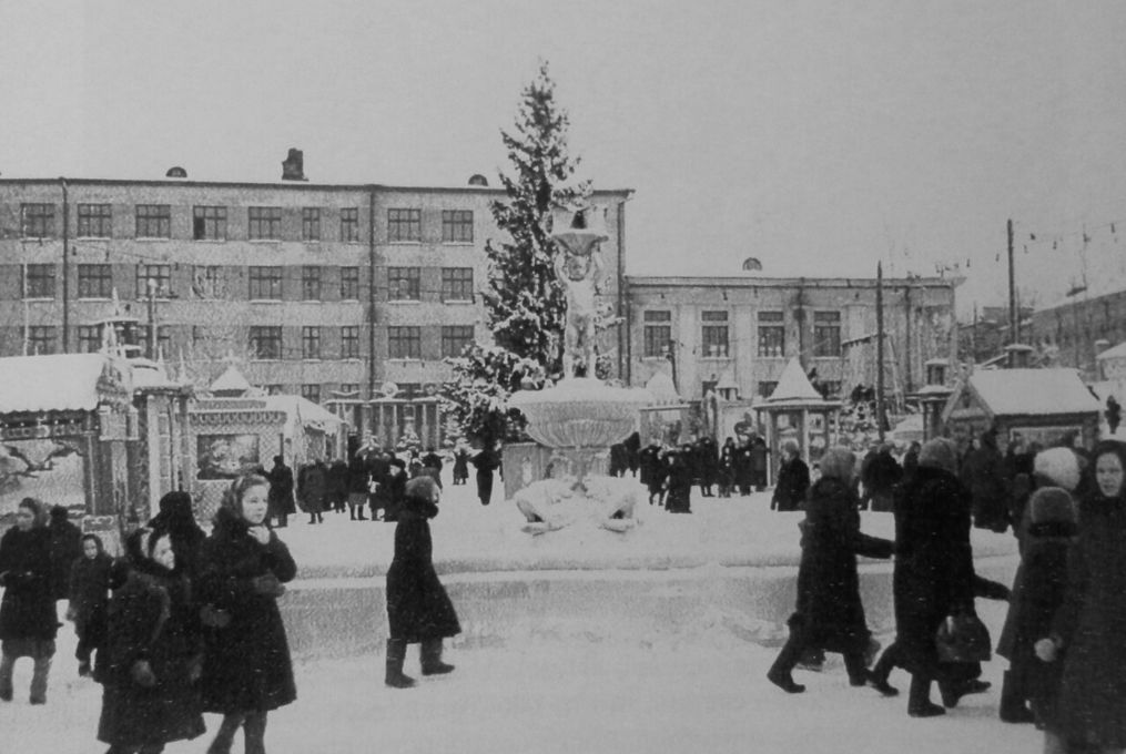 Новый год. Летний Сад зимой.  Фонтан - Рыбы. 1960-е годы. Ижевск.