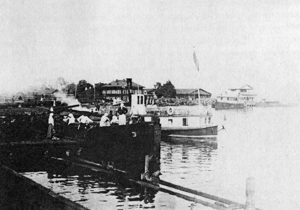 Пароходная пристань у Угольных ворот.  4 мая 1932 года. Ижевский пруд.