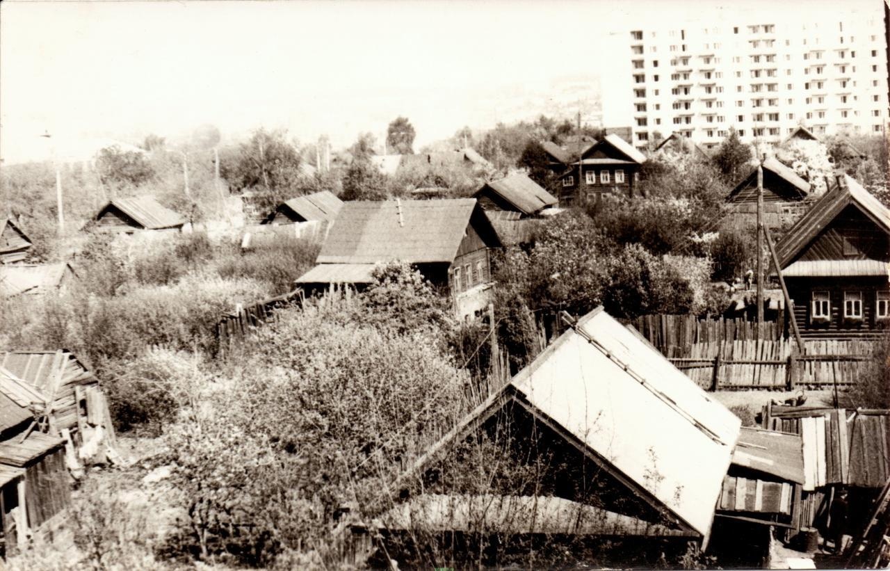 Улица Майская. Фото 1977 года. Дома Майская-6 и 8. Ижевск.