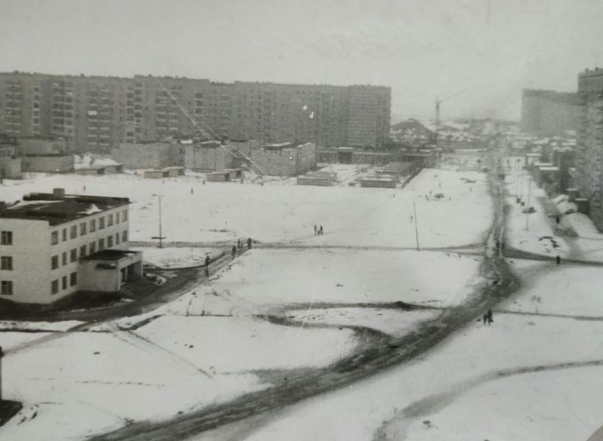 Улица 40 лет Победы Ижевск ("Старый аэропорт"), сейчас тут Детская поликлиника №8, 1980-ые годы.