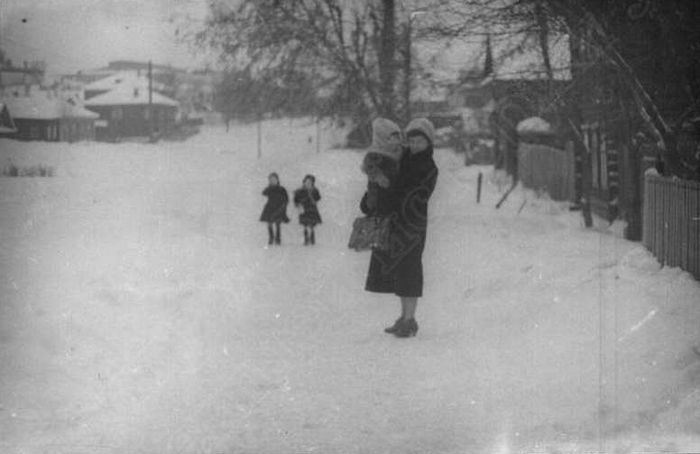 На улице 13-ой (Удмуртская), 1963 год. Фото: ЦГДНИ УР. Ижевск.