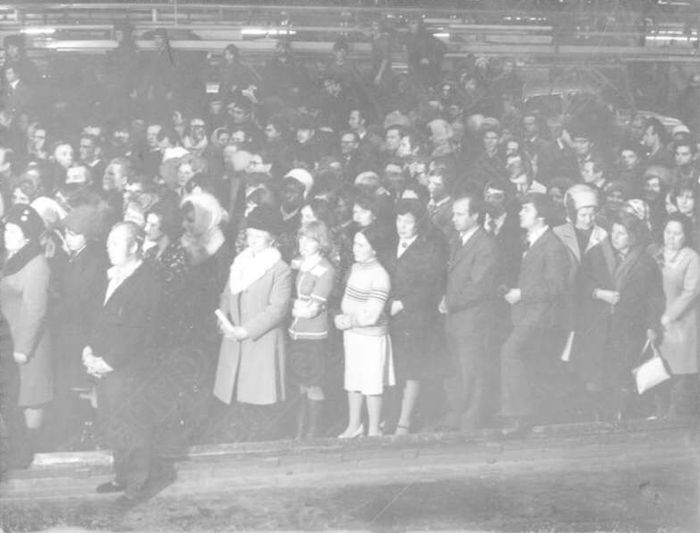 Торжественный митинг, посвященный выпуску миллионного автомобиля на ПО "Ижмаш", 27 октября 1977 года. Ресурс: Фотокаталог ГКУ "ЦДНИ УР".