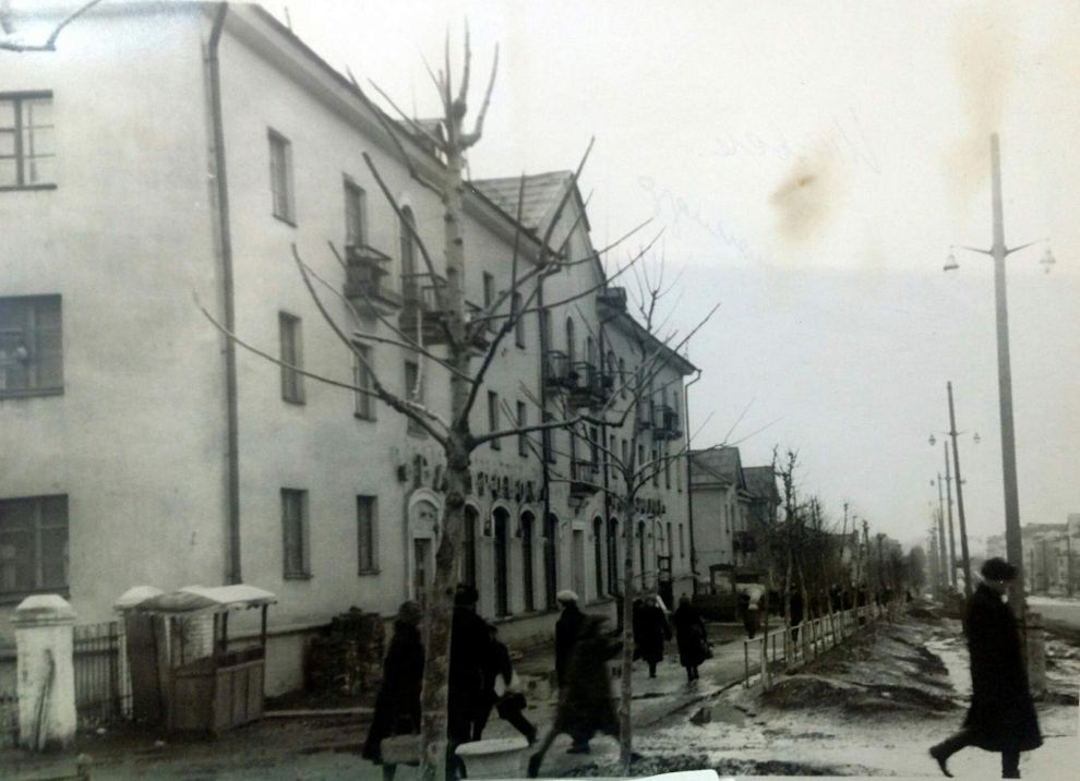 Улица Орджоникидзе 47. Ижевск. Фото: весна 1941 года, ЦГА УР. Соцгород.