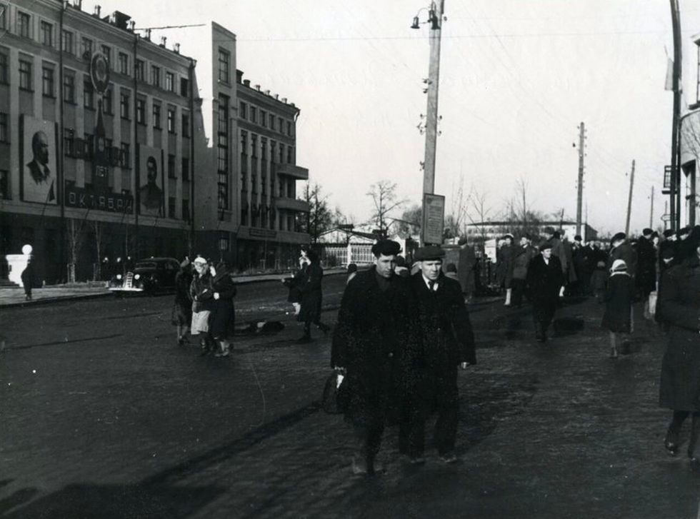 Улица Горького Ижевск. Старый дом правительства. Фото 1947 года. НМУР.