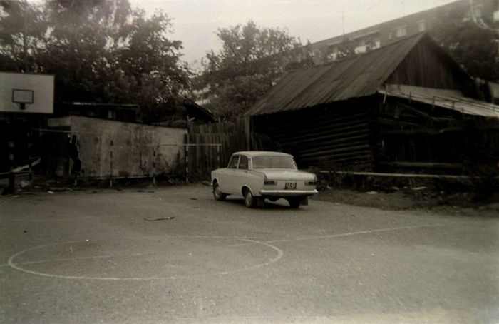 Школа №25 во время ремонта и ее двор. 80-ые годы. Ижевск.