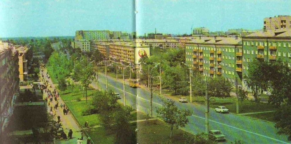 Улица Пушкинская. Фотография из книги "Удмуртия" 1975 года издания. Сама фотография примерно в 1972-73 гг.
