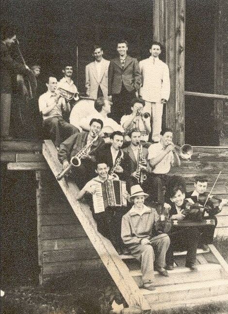 Big Band ИжГТУ - оркестр 50-х годов, в парке Кирова.