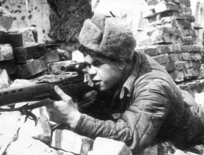 Николай Яковлевич Ильин (1922 — 4 августа 1943)— снайпер.