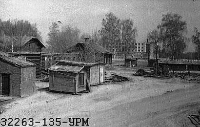 Начало расчистки центральной площади от деревянных домов. Ижевск.