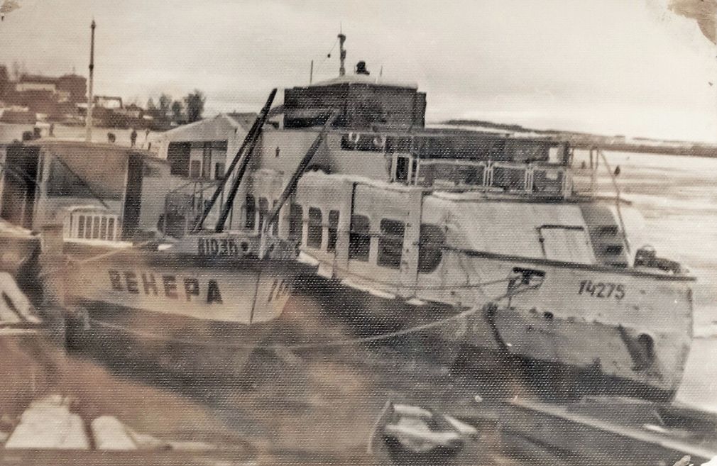 Катер "Венера" (ПС-128) и катер "Заря" на Воткинском пруду.