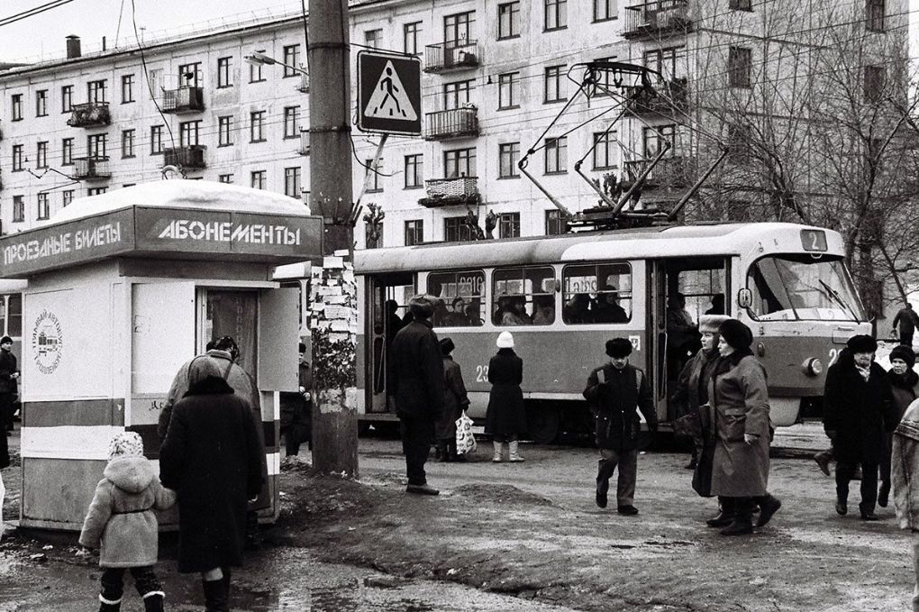 Улица Ленина 9. Фото конца 1980-х - начала 1990-х годов. Из коллекции С.Чекалкина.