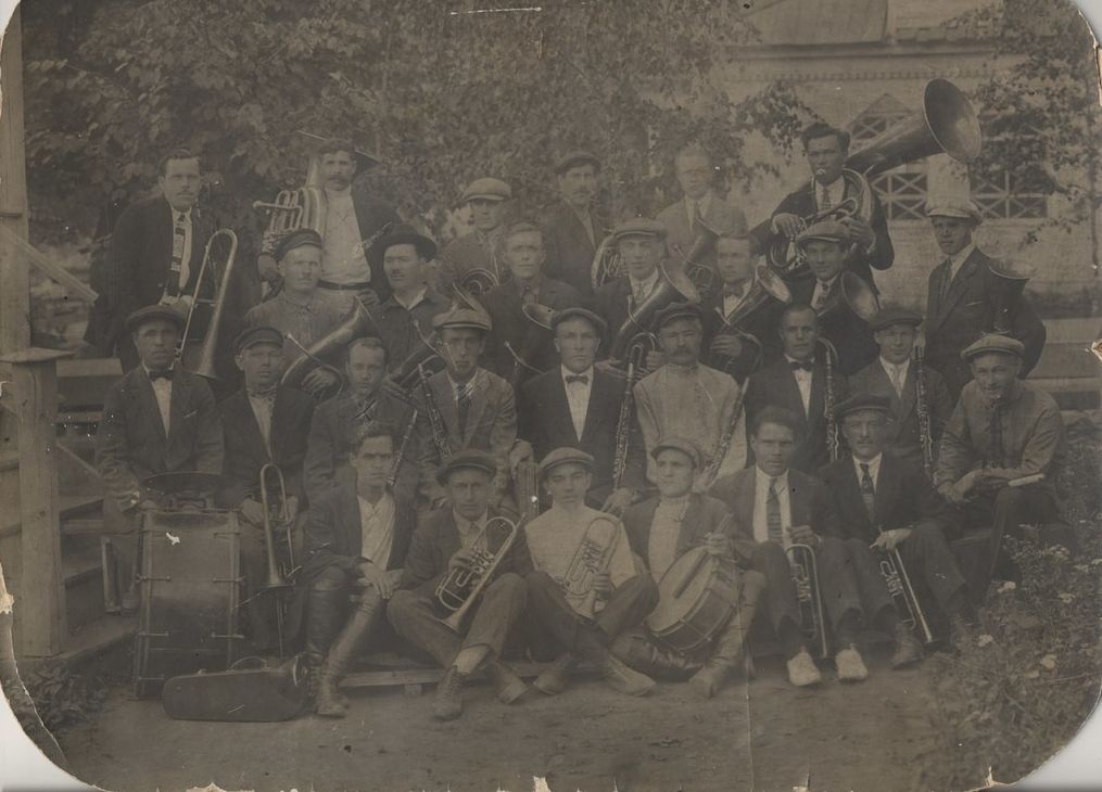 Летний сад. Музыканты духового оркестра П.М. Иванова. Фотография 20 июня 1926 года.