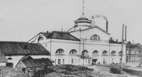 Николаевский корпус -  бывший главный въезд в Воткинский завод. Постройка 1832 г. Архитектор Петенкин В.Н.