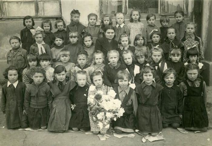 Учащиеся 2 "г" класса школы №25. Ижевск. 1949 год. Фото НМУР.
