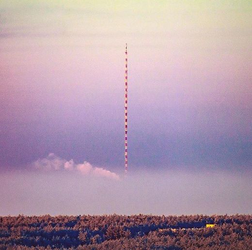 Радиотелевизионная мачта в Вараксино, высота 340 метров. Фото: Сергей Алексеев.