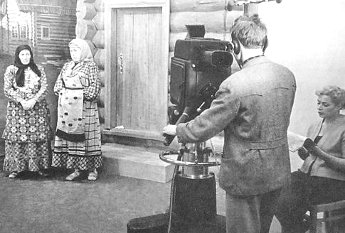 Телевизионные передачи местные радиолюбители увидели в 1930-е годы. Регулярные телепередачи в городе начались только 4 ноября 1956 года.