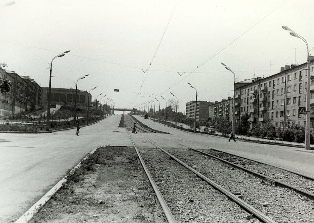 Перекресток старый. Ленина Карла Маркса Ижевск. Улица Карла Маркса Ижевск фото 80х. Широкая улица 1980. Перекрёстки Кургана в 1980 году.