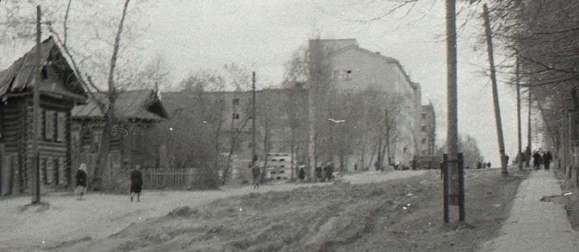 Улица Наговицина. По центру - гостиница Ижевск. 1966 год.