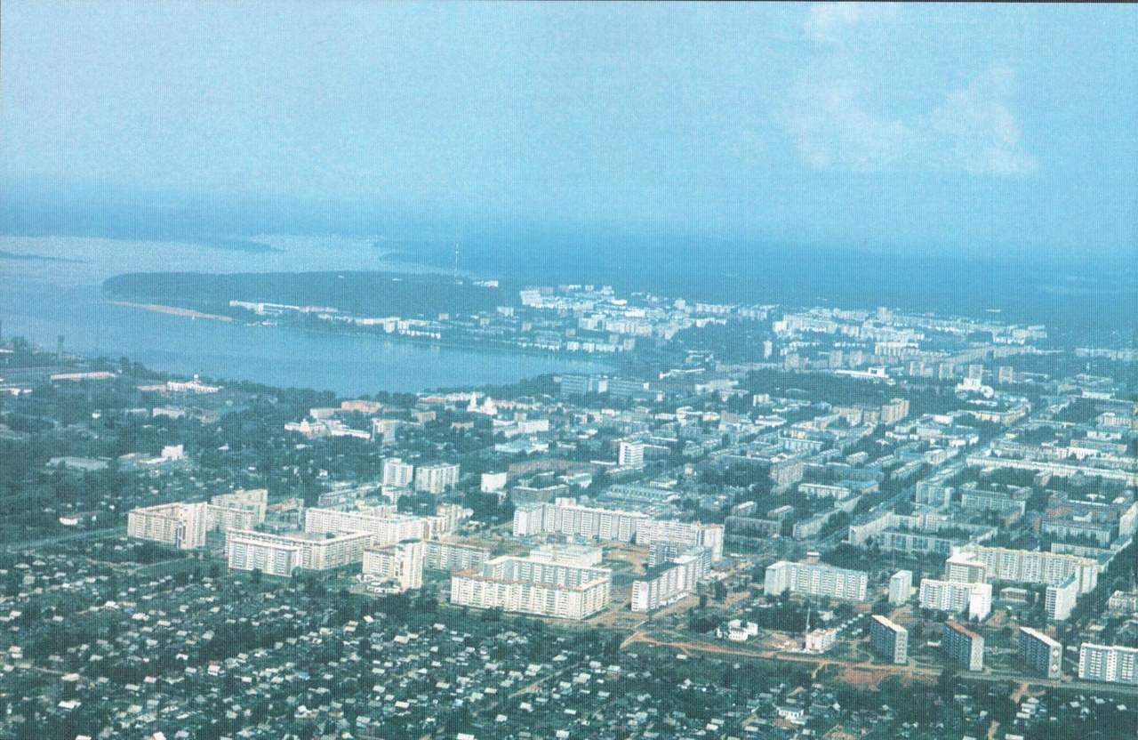 Панорама центральной части Ижевска, 1996 год. Улицы Чугуевского еще нет. Район "Болото". Ижевск.