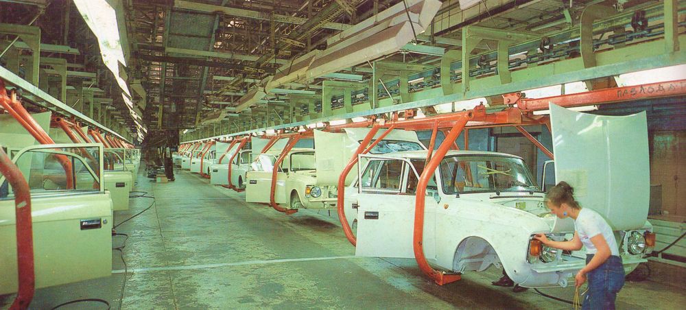 Конвейер автомобильного производства (Car production transfer line), 90-е годы. Автозавод.