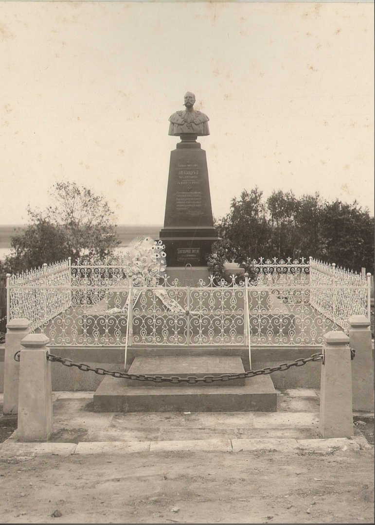 9 сентября 1912 года. Открытие памятника Александру II в Каракулино. Коллекция Сарапульского музея-заповедника.