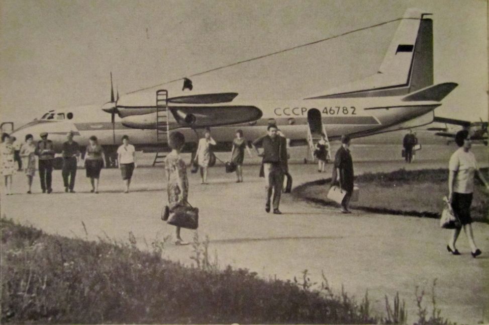Второй Ижевский аэропорт. Иллюстрация из книги О.В.Севрюкова "Ижевск" 1969 года издания.