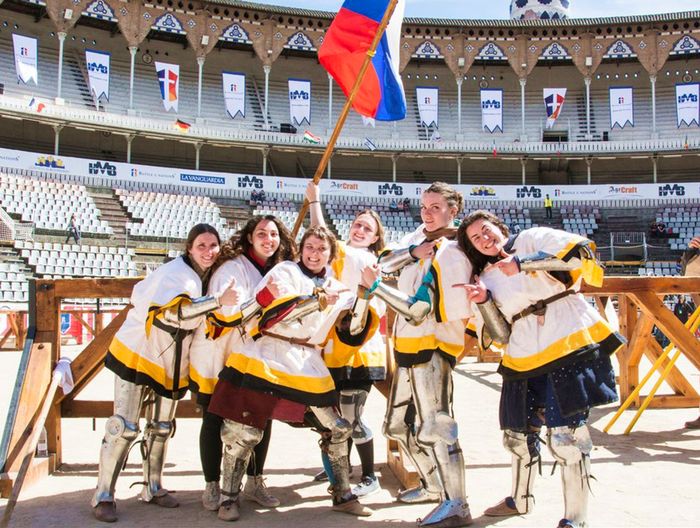 Cборная России в Барселоне выиграла чемпионат мира по средневековому бою ”Групповой Бой” 3х3 среди женщин.