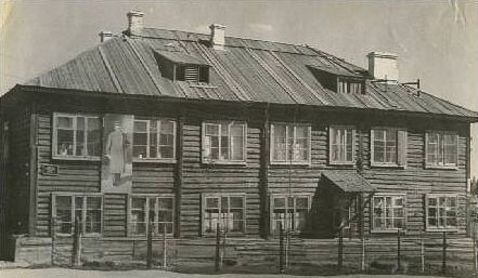 Здание техникума в Верхнем Узеньком переулке. Фото: конец 1940-х гг.