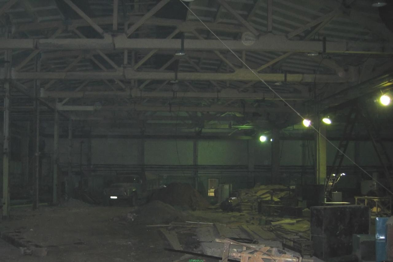 Январь 2005 года, один из цехов Подшипникового завода (ГПЗ-13). Впоследствии здесь будет магазин "Эльдорадо".