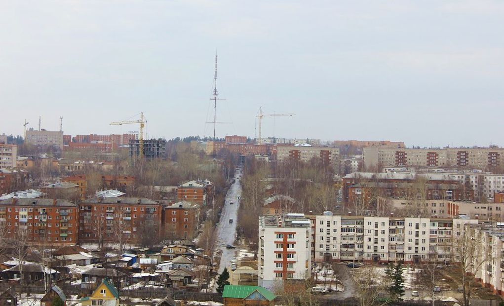 Вид на улицу 9 Подлесная с жилого дома Карла Маркса 442. Примерно апрель 2012 г. Ижевск.