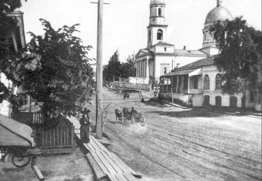 Вид на Александро-Невский собор с Базарной улицы, около 1890 года. Фото из книги О. В. Севрюкова "Ижевск" (1969 год).