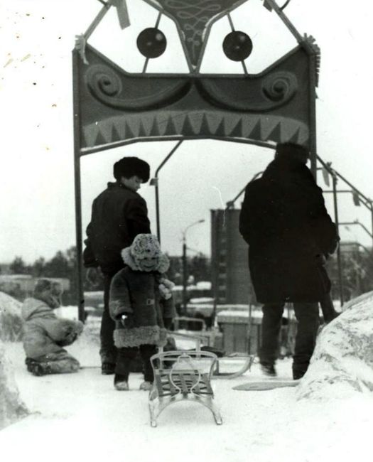 Зима на ул. Ворошилова. 1989-91 гг. Ижевск.