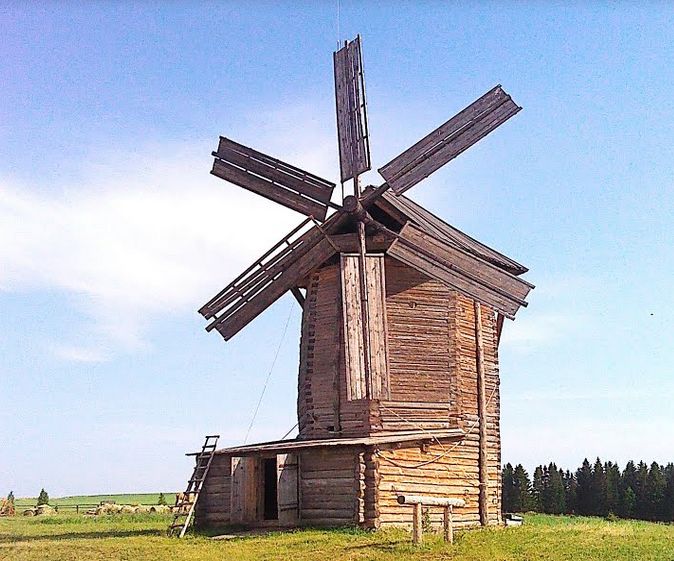 Ветряная мельница конца XIX века из деревни Чем-Куюк Алнашского района - визитная карточка музея-заповедника Лудорвай.