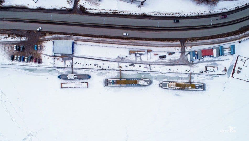 Зимующие теплоходы на Ижевском пруду. Автор фото: АeroIzhevsk.
