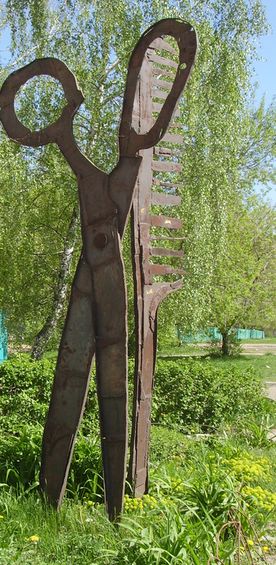Памятник ножницам в Ижевске. Паблик-арт.